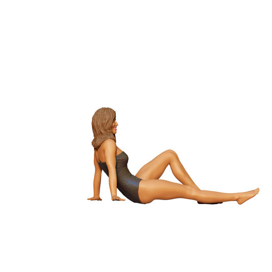 Diorama modélisme photo produit 0 : Femme allongée en maillot de bain – Figurine dans une pose de plage détendue (Réf. n° 435)