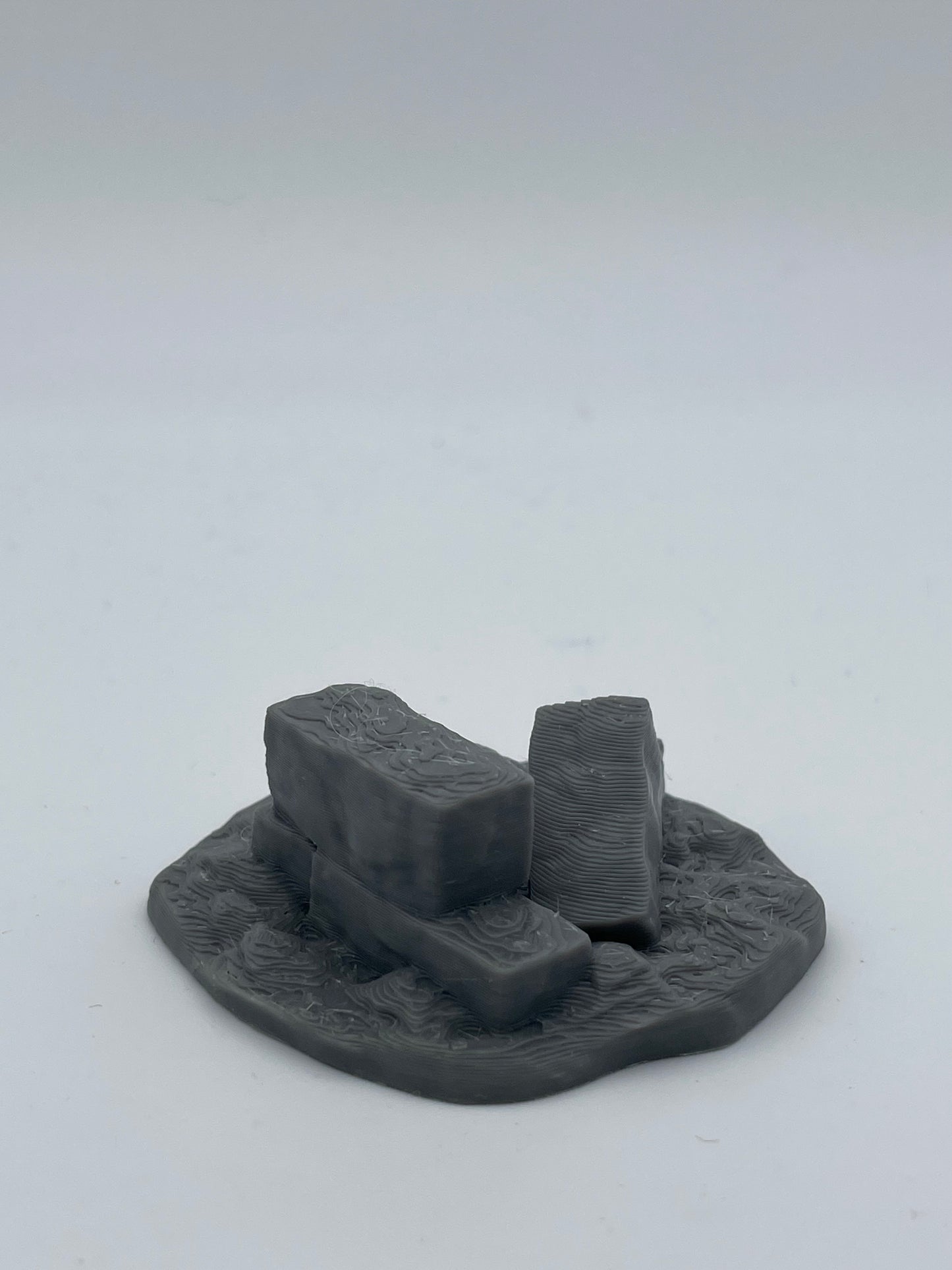 Photo du produit Tabletop 28mm The Printing Goes Ever On (TPGEO) 0 : Ruines A-D - Débris d'une ville médiévale - Restes d'un mur, gravats et tas de pierres