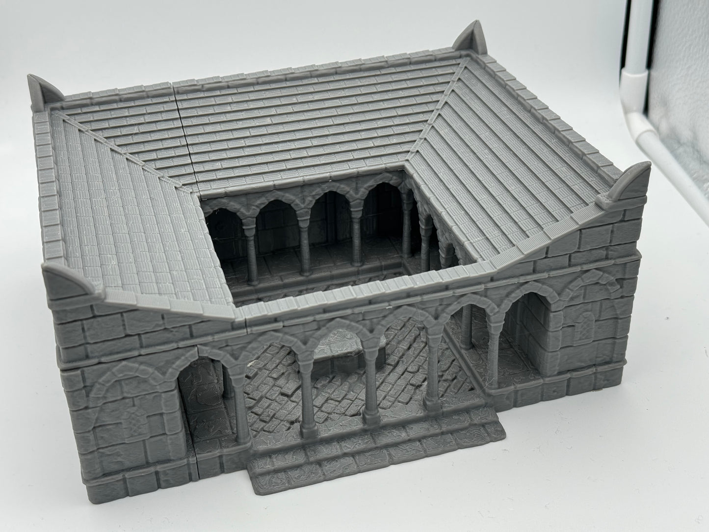Photo du produit Tabletop 28mm The Printing Goes Ever On (TPGEO) 0: Station de soins Ivory City - Bâtiment du Royaume de Gonthan - Terrain d'hôpital Tabletop