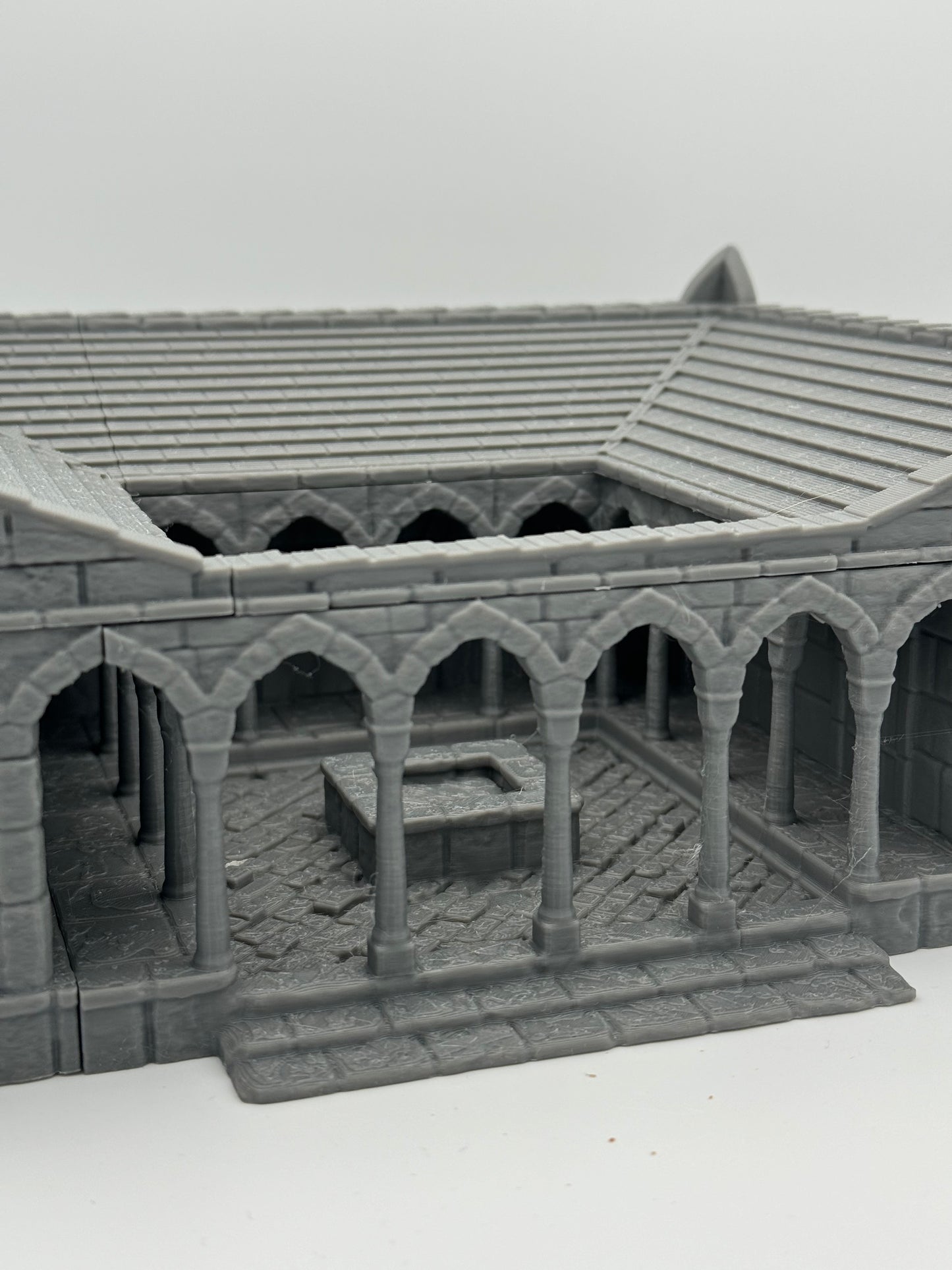 Photo du produit Tabletop 28mm The Printing Goes Ever On (TPGEO) 0: Station de soins Ivory City - Bâtiment du Royaume de Gonthan - Terrain d'hôpital Tabletop