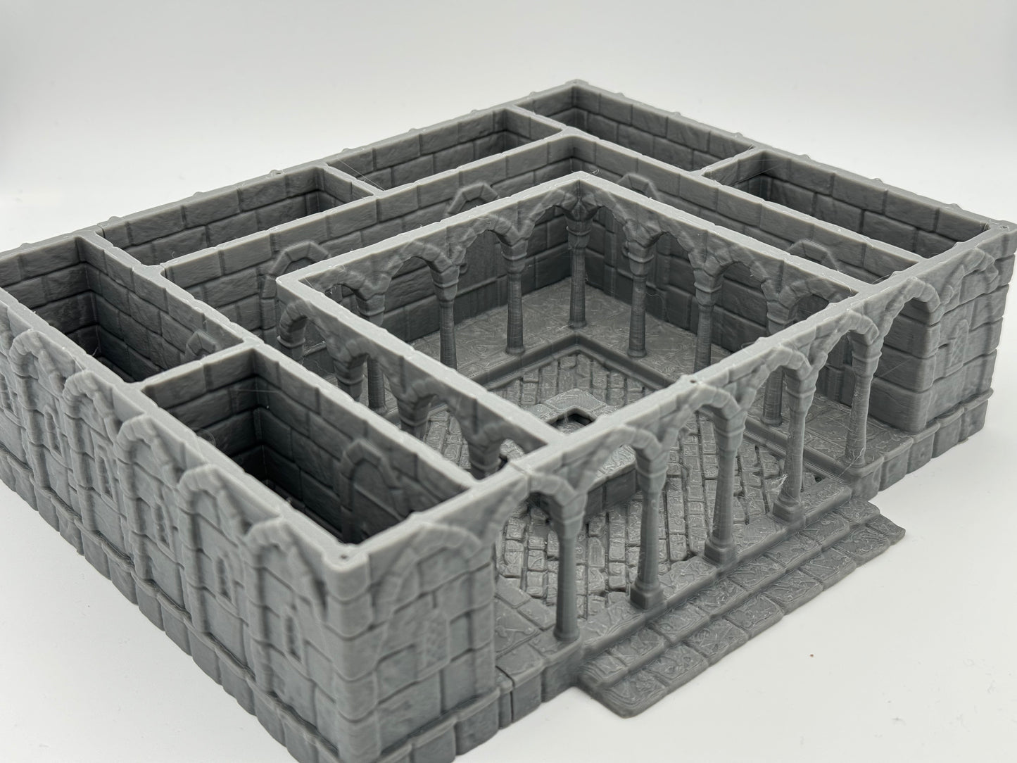 Photo du produit Tabletop 28mm The Printing Goes Ever On (TPGEO) 0: Station de soins Ivory City - Bâtiment du Royaume de Gonthan - Terrain d'hôpital Tabletop