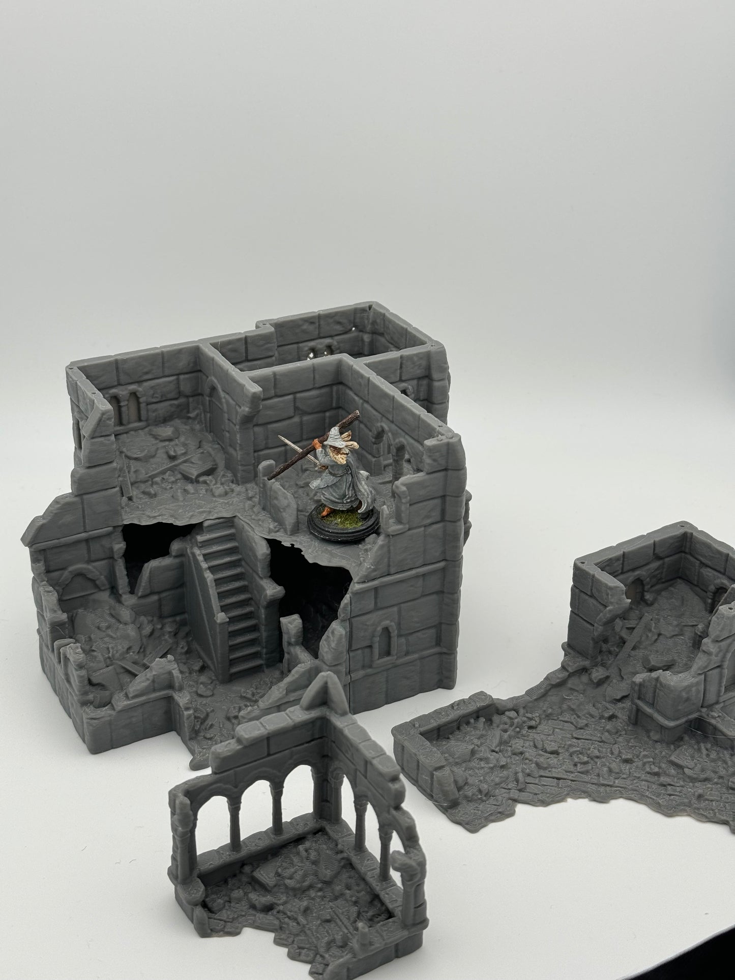 Photo du produit Tabletop 28mm The Printing Goes Ever On (TPGEO) 0 : Ruines de la mairie de la ville d'ivoire - Bâtiment du royaume de Gonthan - Terrain de mairie Tabletop