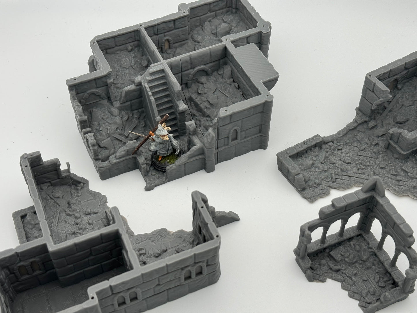Photo du produit Tabletop 28mm The Printing Goes Ever On (TPGEO) 0 : Ruines de la mairie de la ville d'ivoire - Bâtiment du royaume de Gonthan - Terrain de mairie Tabletop