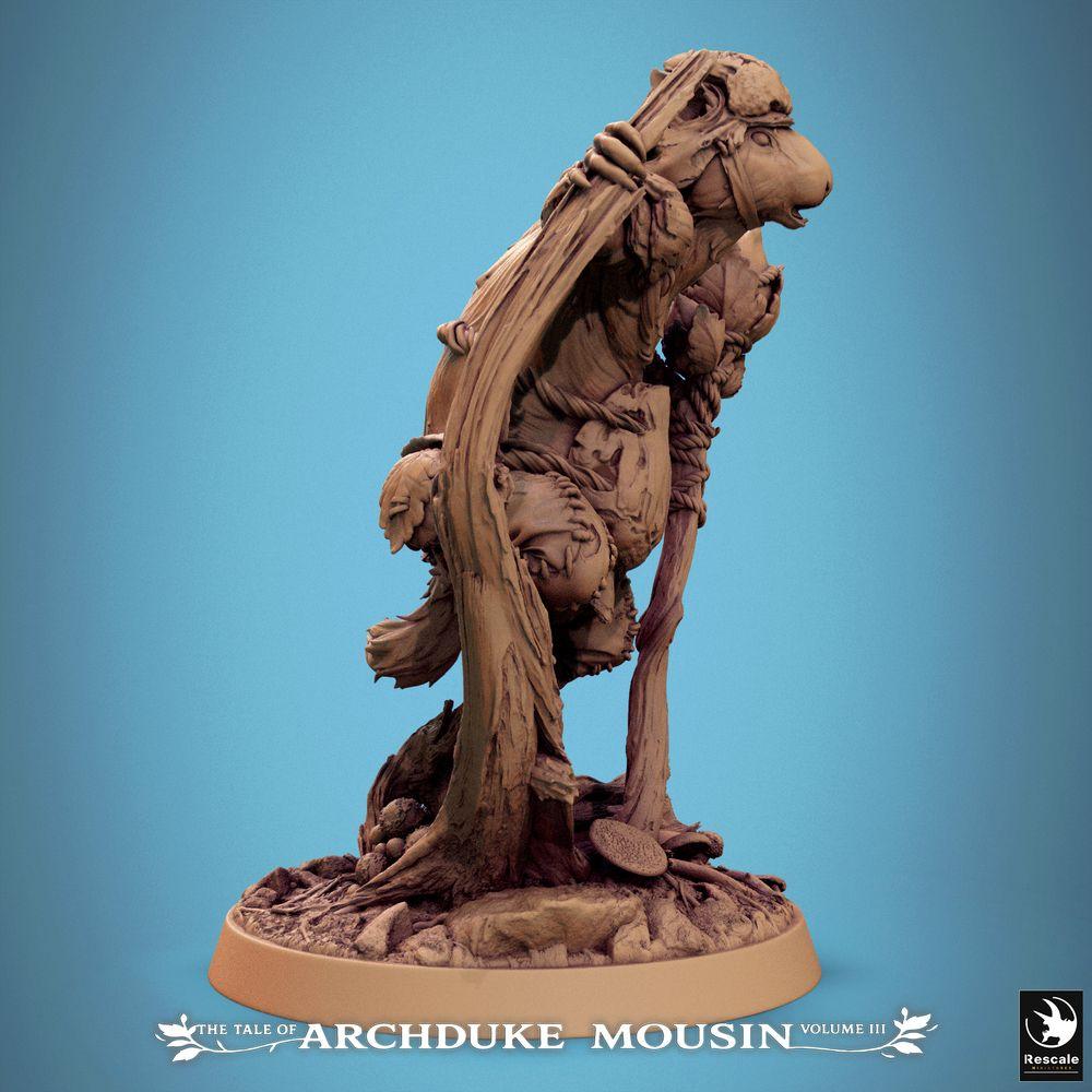 Photo produit Tabletop 28mm Lord of the Print (LotP) 1 : Miniature fantastique : Chaman rongeur et druide, magicien des forêts avec un bâton noueux en pose dynamique de saut sur base forestière, modèle de personnage souris/rat (25_07_Q7)