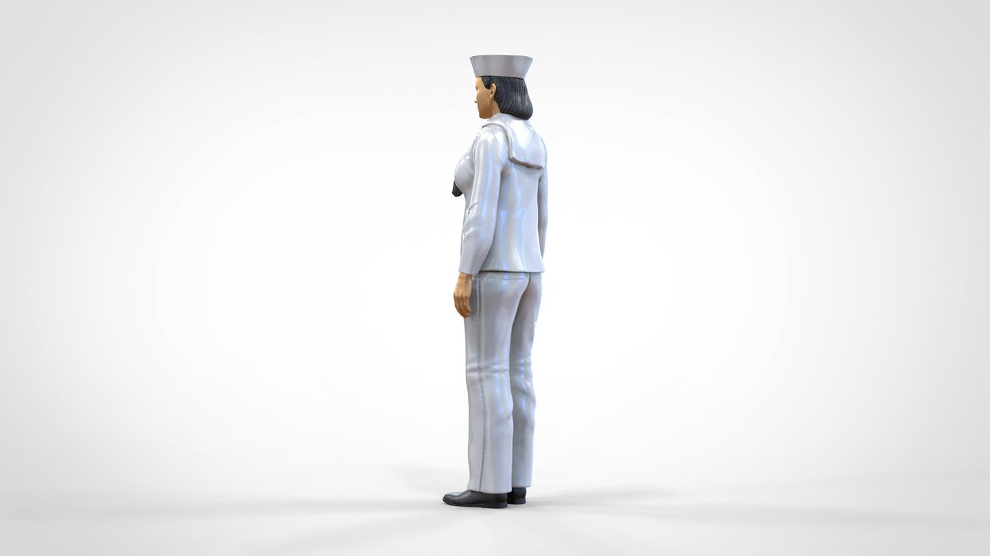 Photo produit 0 : Marin femme : Femme de mer en uniforme se tient en position