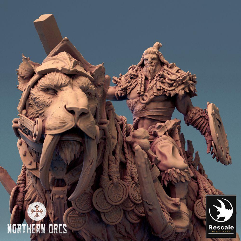 Photo de produit Tabletop 28mm Lord of the Print (LotP) 0 : Miniature de Tabletop : Orc Warlord sur ours à dents de sabre, cavalier ours, cavalier des bêtes, cavalerie monstrueuse, chef barbare avec bouclier rond, Orc Warlord Bear Rider (24_04_C3)