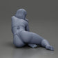 Diorama modélisme photo produit 8 : Figurine miniature : Femme allongée en bikini, à moitié appuyée sur la plage (Ref Nr. A106)