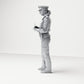 Diorama modélisme photo de produit 1 : Figurine debout : Policier allemand avec casquette de service et appareil à main (B017)