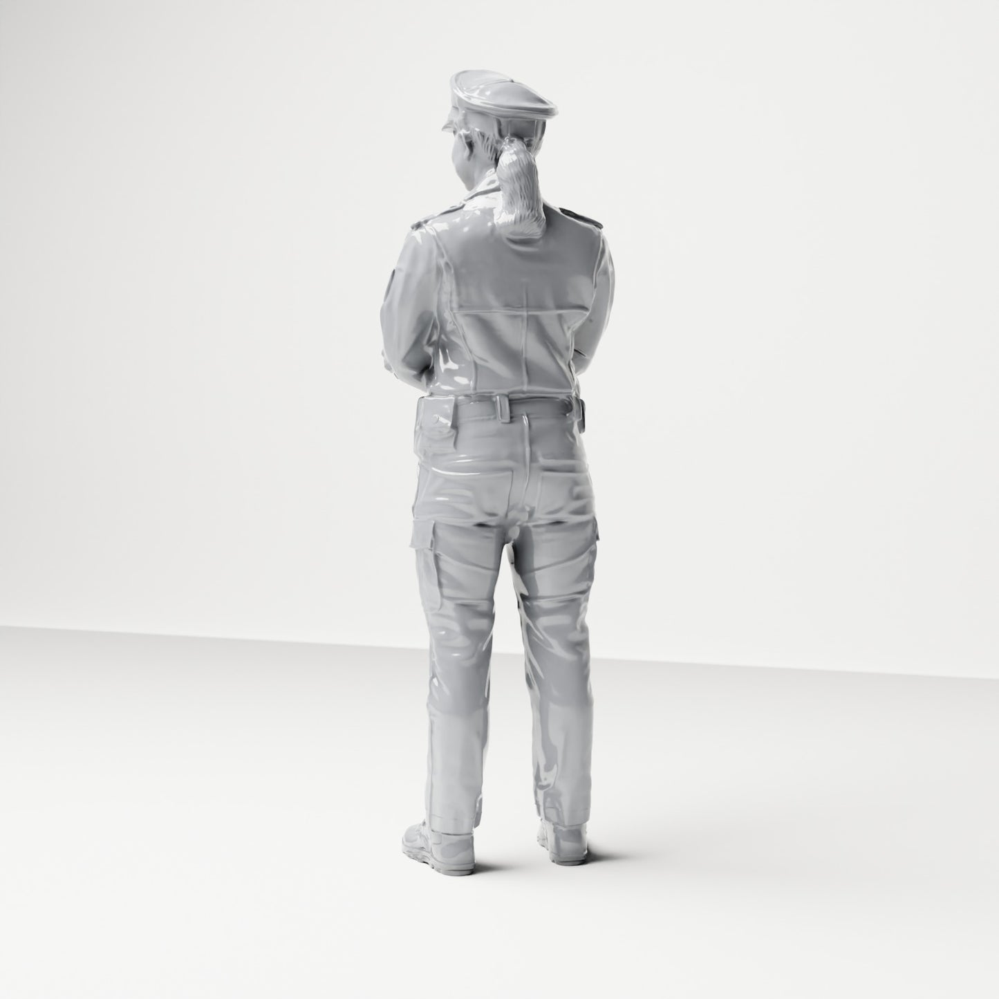 Diorama modélisme photo de produit 2 : Figurine debout : Policier avec casquette de service et bras croisés (B021)