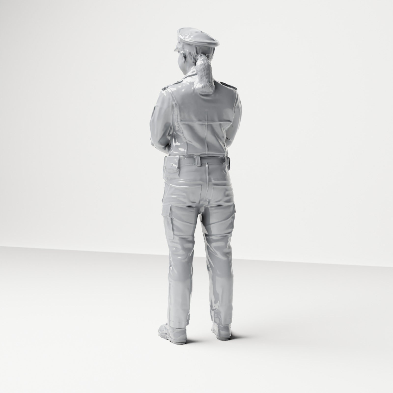 Diorama modélisme photo de produit 2 : Figurine debout : Policier avec casquette de service et bras croisés (B021)