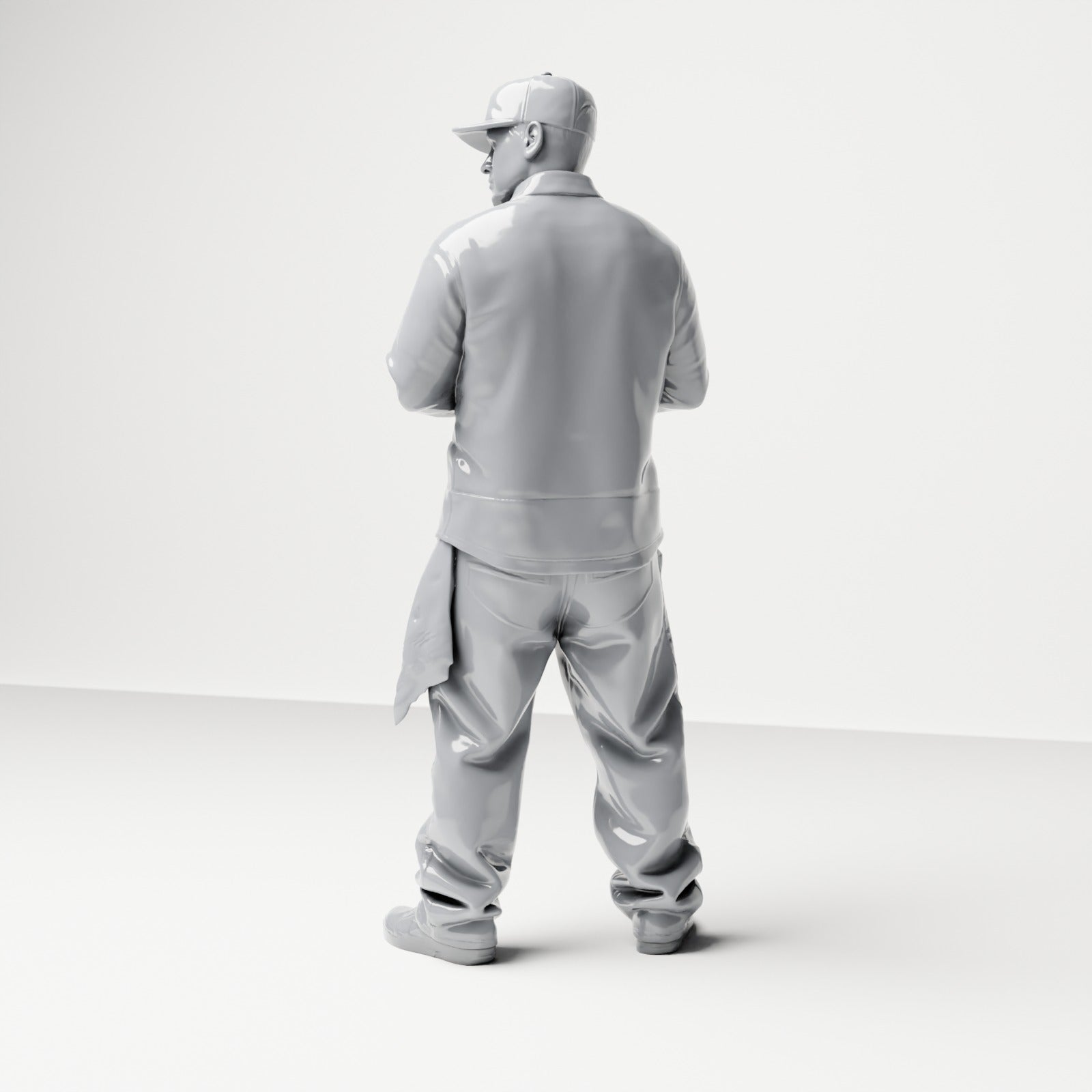 Diorama modélisme photo produit 2 : Figurine debout : Homme avec casquette et mains jointes, chemise avec poches poitrine, tissu dans la poche (B030)