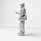 Photo produit de modélisme pour diorama 1 : figurine debout : livreur avec casquette, sacoche et terminal portatif (B048)