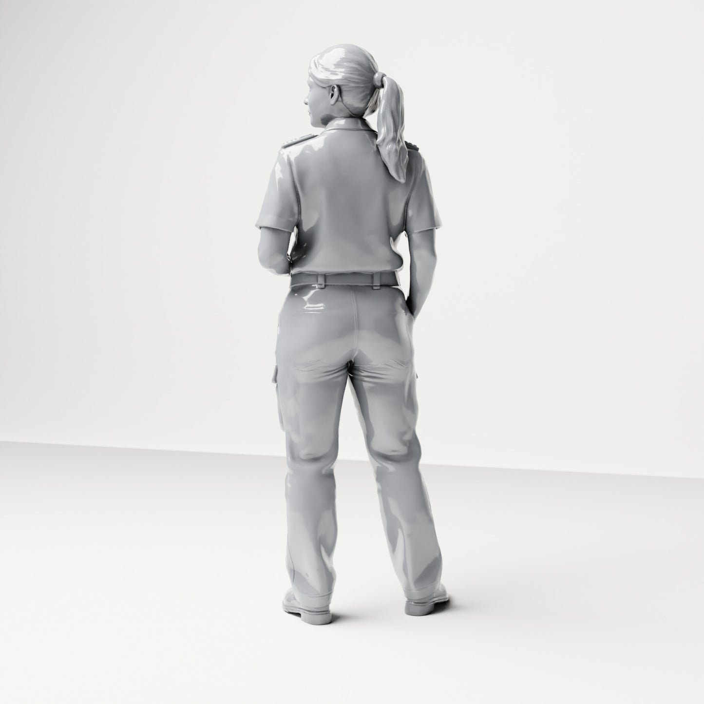 Photo produit de modélisme pour diorama 2 : figurine debout : membre féminin d’équipage de navire en uniforme avec jumelles (B050)