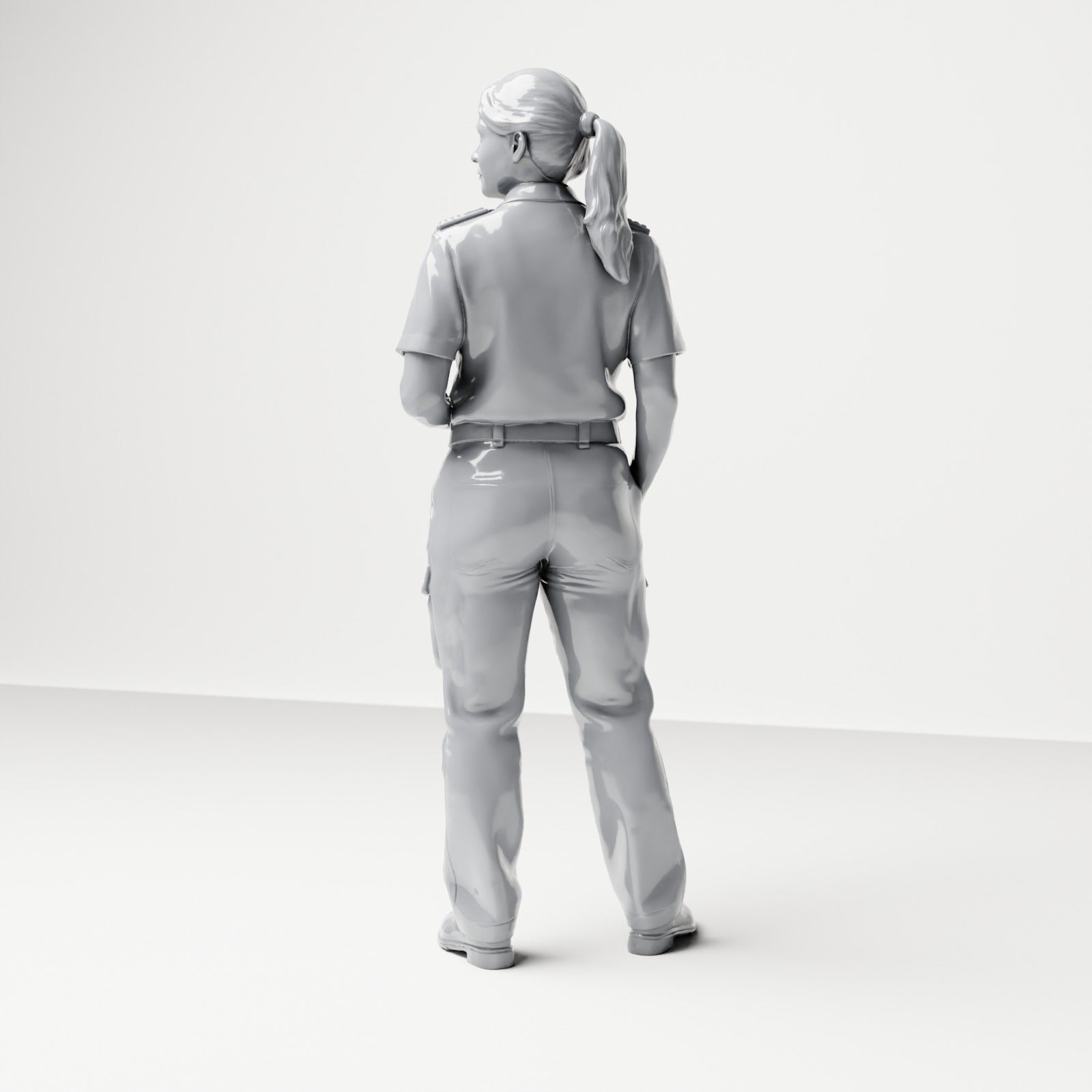 Photo produit de modélisme pour diorama 2 : figurine debout : membre féminin d’équipage de navire en uniforme avec jumelles (B050)