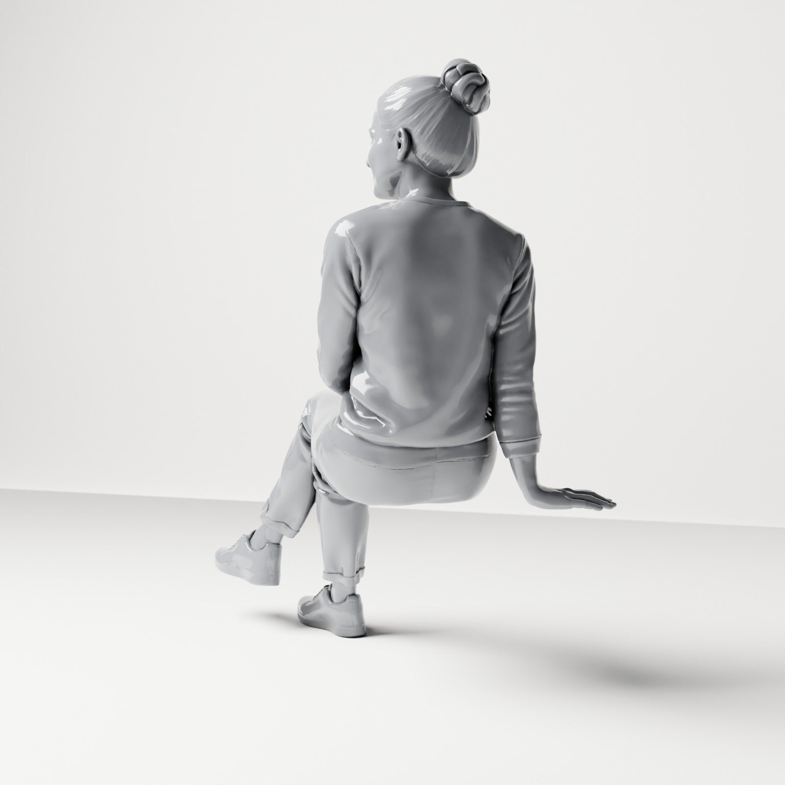 Photo produit de modélisme pour diorama 2 : figurine assise, spectatrice aux jambes croisées et aux mains sur les genoux (B055)