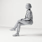 Photo produit de modélisme pour diorama 1 : figurine assise : spectatrice aux jambes croisées et aux mains sur le genou (B056)