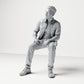 Photo produit de modélisme pour diorama 0 : Figurine assise : homme aux jambes écartées et aux mains sur les cuisses (B063)