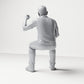 Photo produit de modélisme de diorama 2 : figurine assise : spectateur masculin avec poing levé et serré (B065)