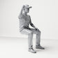Photo produit de modélisme pour diorama 3 : figurine assise : spectateur levant le poing serré (B066)
