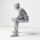 Photo produit de modélisme pour diorama 1 : figurine assise : spectateur masculin aux mains croisées (B067)