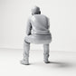 Photo produit de modélisme pour diorama 2 : figurine assise : spectateur masculin aux mains jointes (B067)