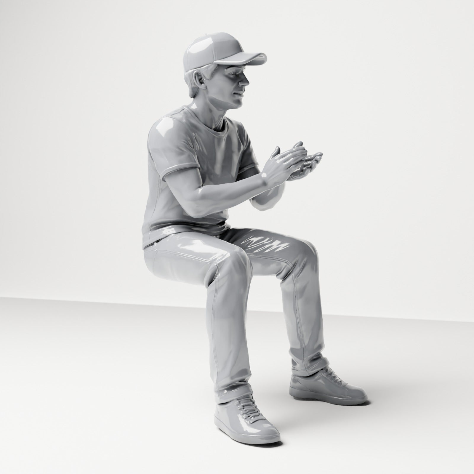 Photo produit de modélisme pour diorama 3 : figurine assise d’un spectateur masculin avec casquette et mains jointes (B068)
