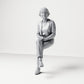 Photo produit de modélisme de diorama 0 : figurine assise, spectatrice aux jambes croisées et aux mains jointes (B069)