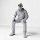 Photo produit de modélisme pour diorama 0 : figurine assise : homme avec casquette et sweat à capuche (B070)