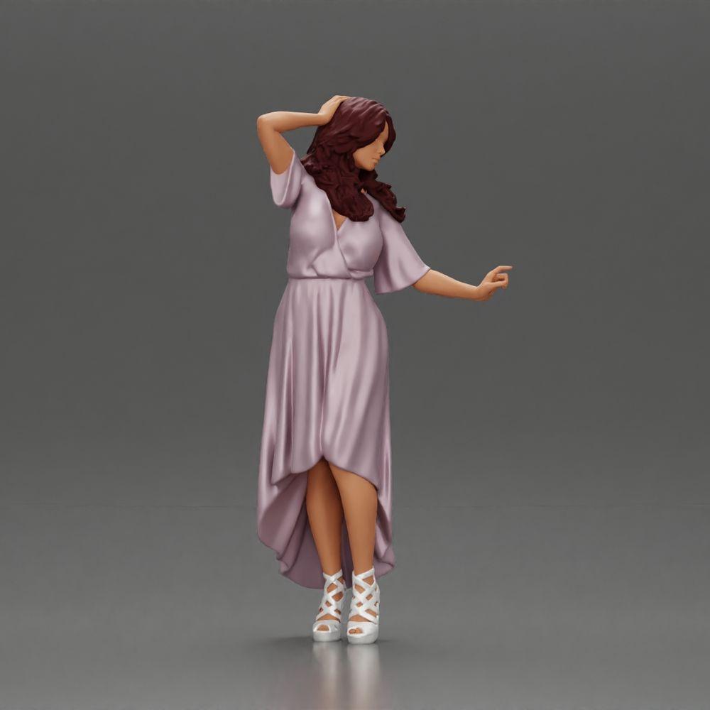 Diorama modélisme photo de produit 1 : Figurine miniature : Femme en longue robe de mariée avec des talons hauts, posant élégamment (Ref Nr. A109)