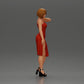 Diorama modélisme photo produit 1 : Figurine féminine de diorama en mini-robe, cheveux courts, main sur le cou, collier (Ref Nr. A99)