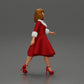 Diorama Modélisme Photo de produit 1 : Figurine de diorama : Miniature femme en robe rouge avec garniture en fourrure en pose de marche - Diorama (Ref Nr. A117)