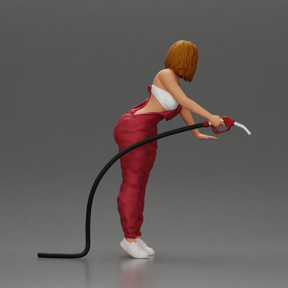 Diorama modélisme photo produit 2 : Figurine diorama : Mécanicienne avec pistolet de ravitaillement en salopette rouge - figurine diorama debout (Ref Nr. A136)