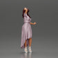 Diorama modélisme photo produit 2 : Figurine miniature : Femme en longue robe de mariée avec des talons hauts, posant élégamment (Ref Nr. A109)