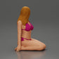 Diorama modélisme photo produit 2 : Figurine miniature femme à genoux en bikini, assise sur une base plate - Diorama de plage (Ref Nr. A83)
