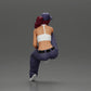 Diorama modélisme photo produit 3 : figurine miniature : femme lowrider assise avec casquette, bras sur le genou, débardeur et baskets (Ref Nr. A138)