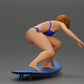 Diorama modélisme photo produit 3 : Miniature diorama : Surfeuse à genoux en bikini sur planche de surf, seule (Ref Nr. A119)