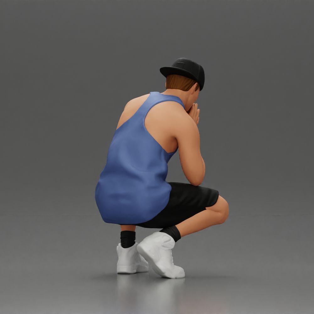 Diorama Modélisme Photo Produit 3 : Miniature Diorama : Homme pensif accroupi avec casquette, shorts et baskets (Ref Nr. A77)