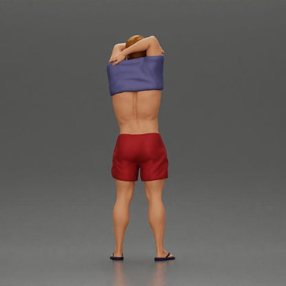 Diorama modélisme photo produit 3 : Miniature debout : homme musclé en shorts mettant un T-shirt sur la tête (Ref Nr. A90)