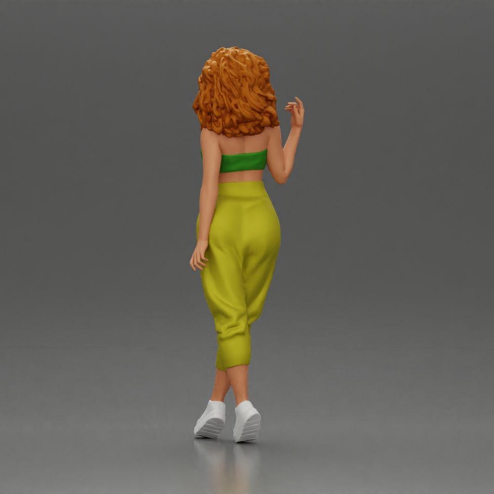 Diorama modélisme photo produit 3 : Figurine miniature : Femme debout avec des cheveux bouclés en tenue verte, en pose (Ref Nr. A130)