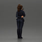 Diorama modélisme photo produit 3 : Figurine de diorama : policière debout, main dans le dos, parle dans le talkie-walkie (Ref Nr. A64)