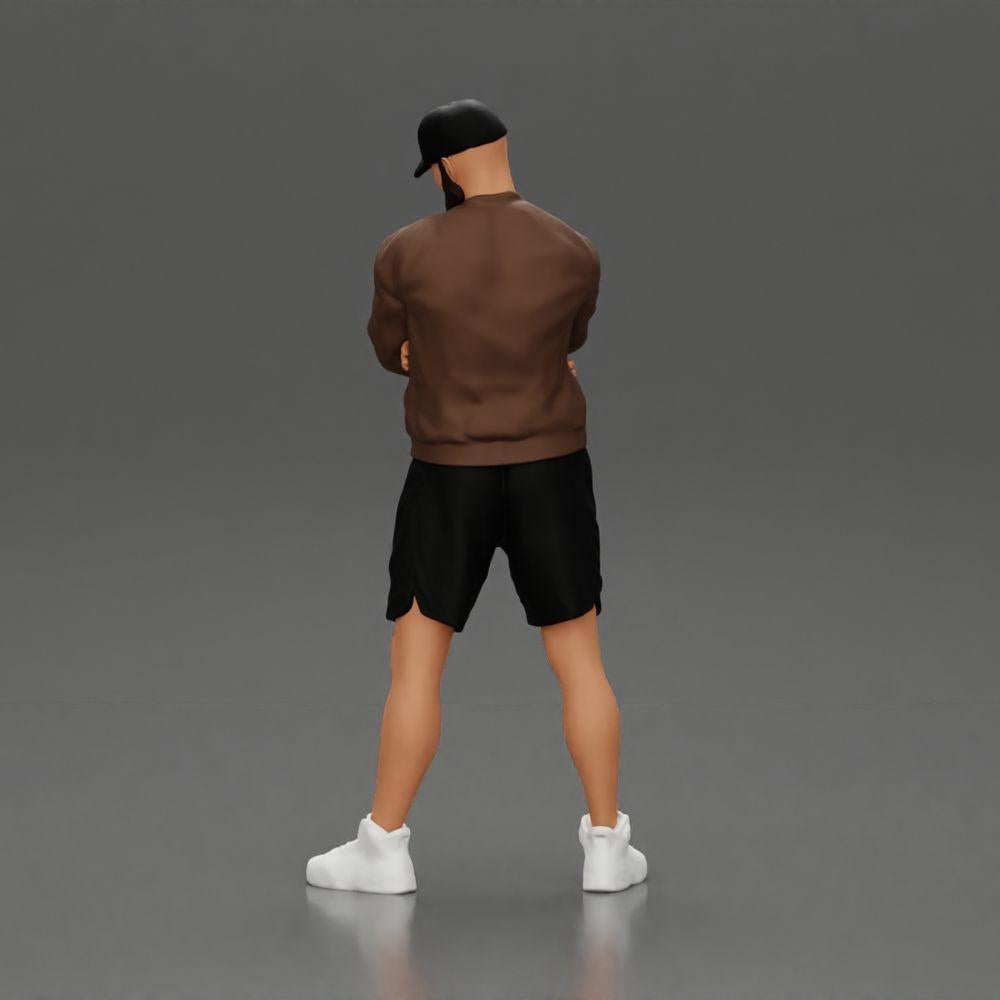 Diorama modélisme photo de produit 3 : Figurine : homme les bras croisés, casquette, veste, shorts, chaussures de sport (Ref Nr. A125)
