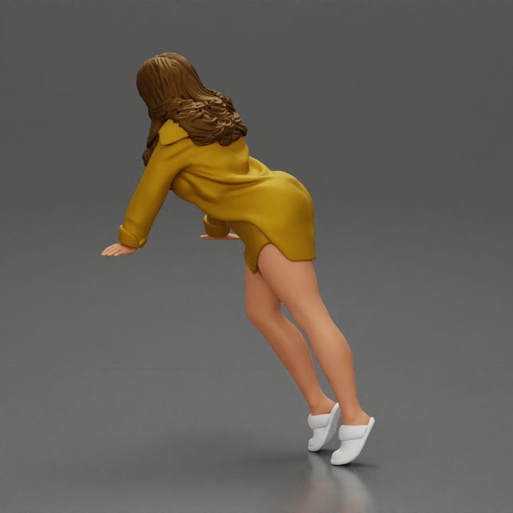 Diorama modélisme photo produit 3 : Miniature diorama : Femme en chemise longue, pose dynamique en avant sur la pointe des pieds (Ref Nr. A121)