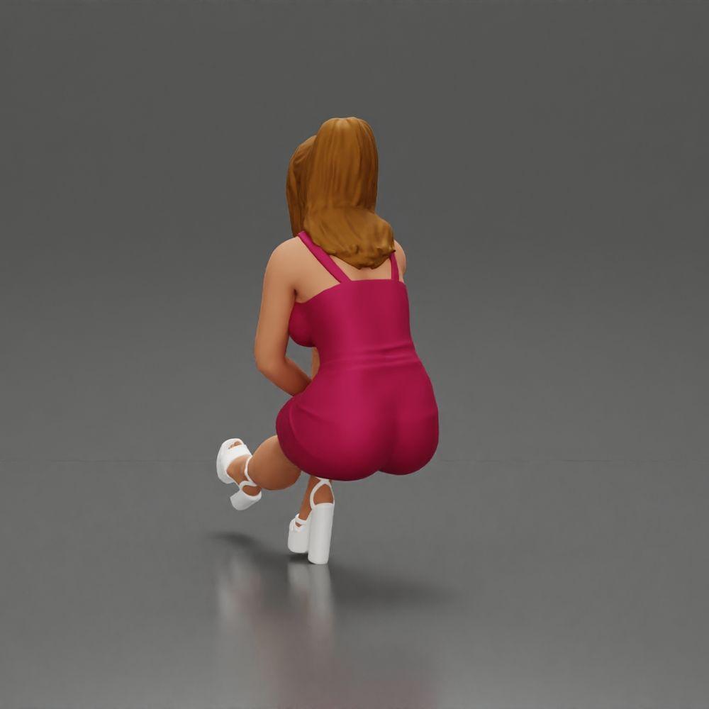 Diorama modélisme photo produit 4 : Figurine diorama : Miniature diorama femme assise en robe rose, main sur la joue, chaussures à plateforme (Ref Nr. A131)