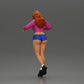Diorama modélisme photo produit 4 : Figurine diorama féminine en mini-jupe et shorts, debout au bord des escaliers (Ref Nr. A73)