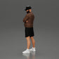 Diorama modélisme photo de produit 4 : Figurine : homme avec les bras croisés, casquette, veste, shorts, chaussures de sport (Ref Nr. A125)