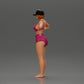 Diorama modélisme photo produit 4 : Figurine diorama : Figurine miniature debout en tenue d'été avec casquette, shorts, pieds nus sur la plage (Ref Nr. A108)