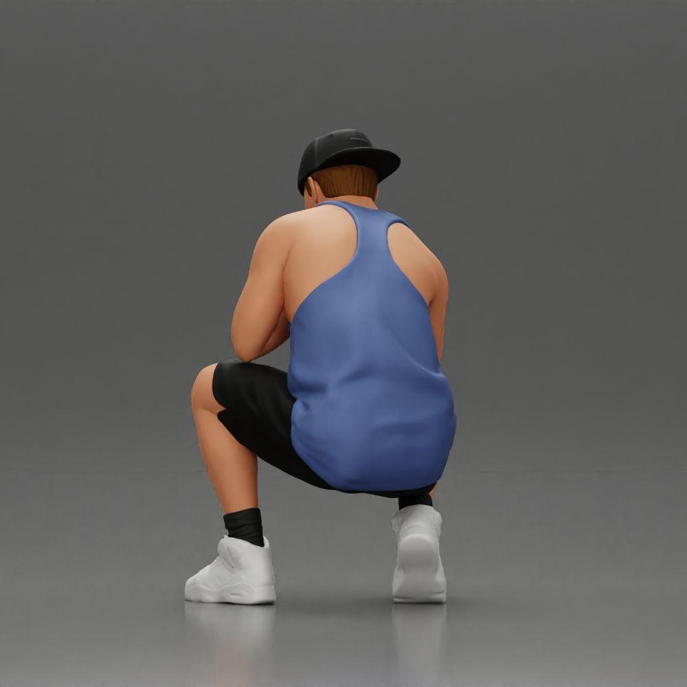 Diorama modélisme photo produit 4 : Miniature diorama : Homme pensif accroupi avec casquette, shorts et baskets (Ref Nr. A77)