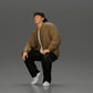Diorama modélisme photo produit 5 : Figurine diorama : Homme hip-hop assis avec veste, casquette et baskets (Ref Nr. A62)