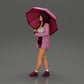 Diorama modélisme photo de produit 5 : Figurine diorama féminine en cardigan ouvert et shorts avec parapluie (Ref Nr. A92)