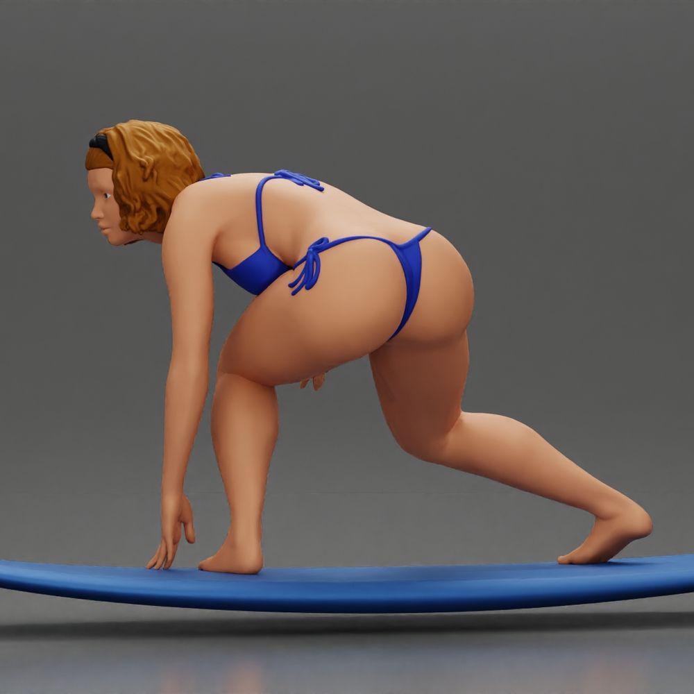 Diorama modélisme photo produit 5 : Miniature diorama : Surfeuse à genoux en bikini sur planche de surf, seule (Ref Nr. A119)